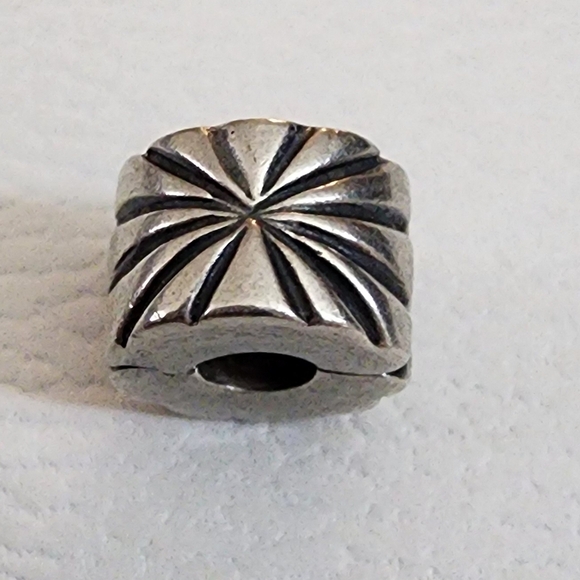 Pandora Jewelry - Pandora Starbust Clip